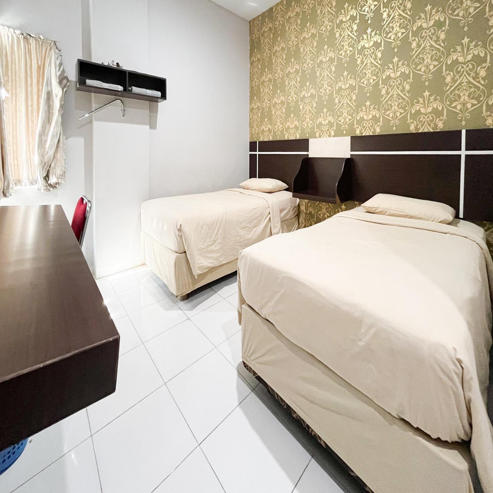 Reddoorz At Lucky Inn Panakukkang Makassar Macáçar Exterior foto